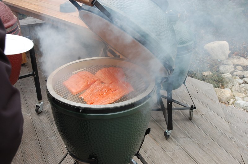 Uzení v keramickém grilu