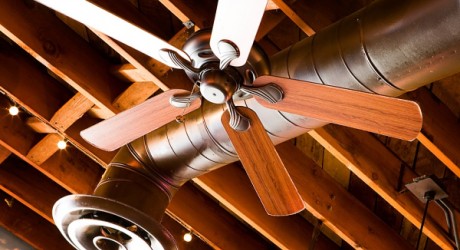 Stropní ventilátory s funkcí reverzace užijete v létě i v zimě