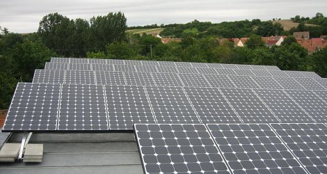 Fotovoltaická elektrárna na (téměř) rovné střeše