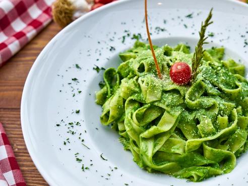 Těstoviny s bazalkovým pestem - Pasta al Pesto Genovese